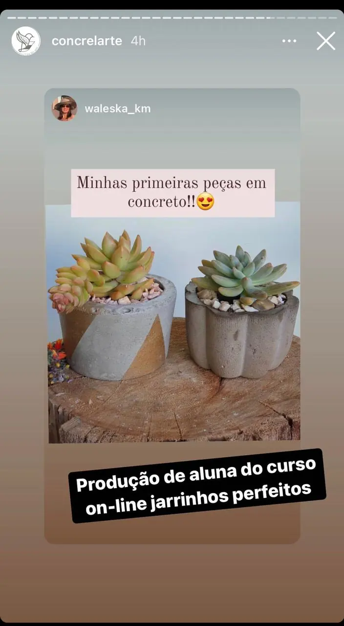 Foto de vasinhos com detalhes cobre feitos por aluna